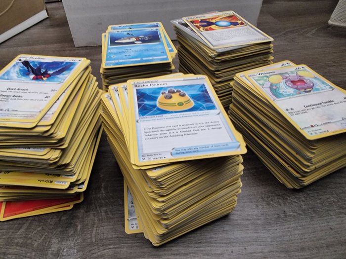 1 LB of Assorted Pokemon Single Cards